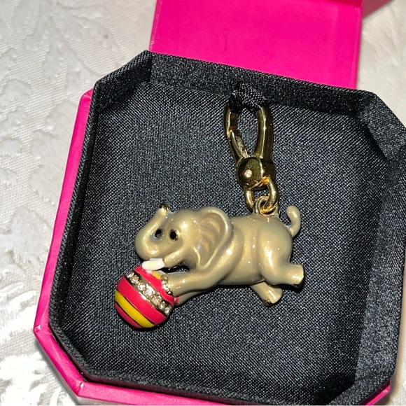 ✨Vintage Juicy Charm Elephant - Picture 4 of 8
